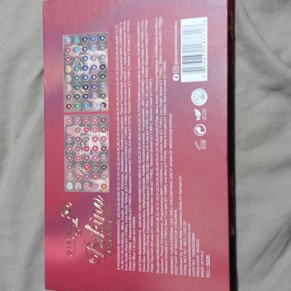 Bnwt simply Bella bikini eyeshadow palette - Picture 5 of 5